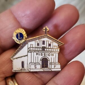 Vintage Lions Club Gold and White SF San Francisco Mission Souvenir Trading Pin